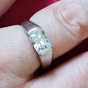 Elegant Silver Ring with Clear Gemstone Size 8